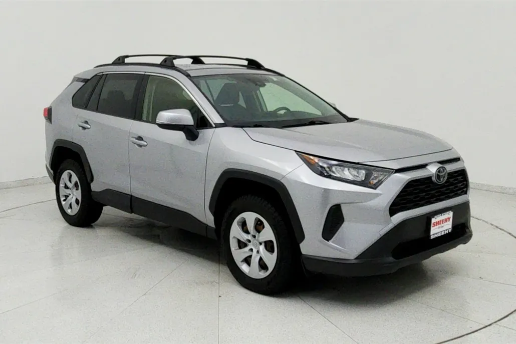 2019 Toyota RAV4 LE photo 1
