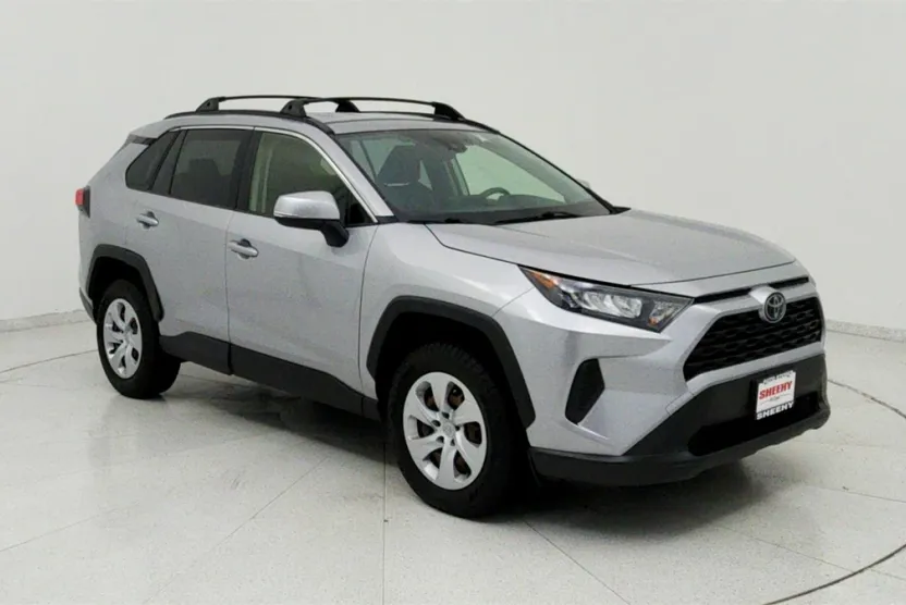 2019 Toyota RAV4 LE photo 1