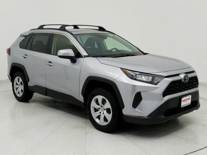 2019 Toyota RAV4 LE photo 1