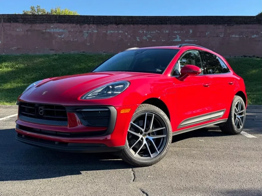 2025 Porsche Macan T photo 1
