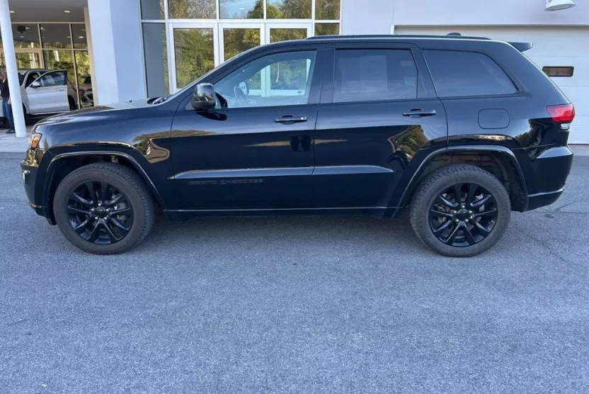 2020 Jeep Grand Cherokee Altitude photo 1