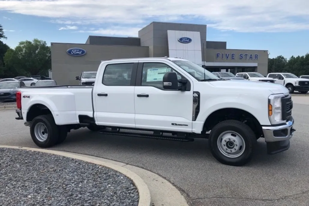 2025 Ford F-350 photo 1