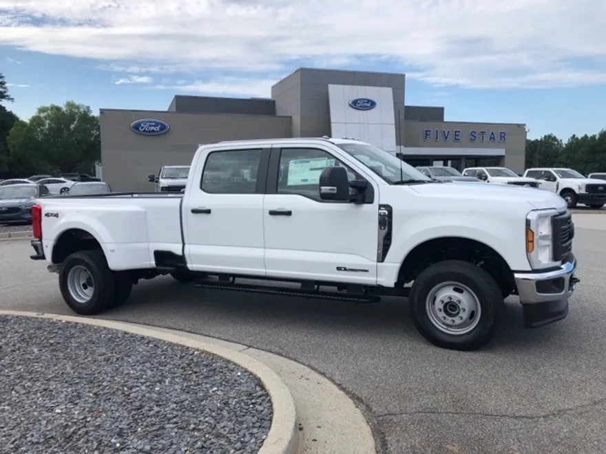 2025 Ford F-350 photo 1