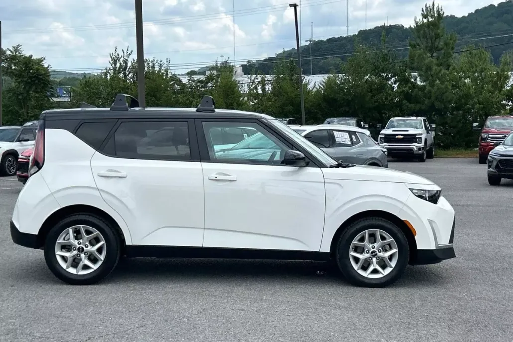 2023 Kia Soul S photo 1