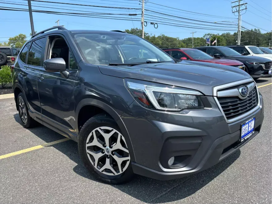2021 Subaru Forester Premium photo 1