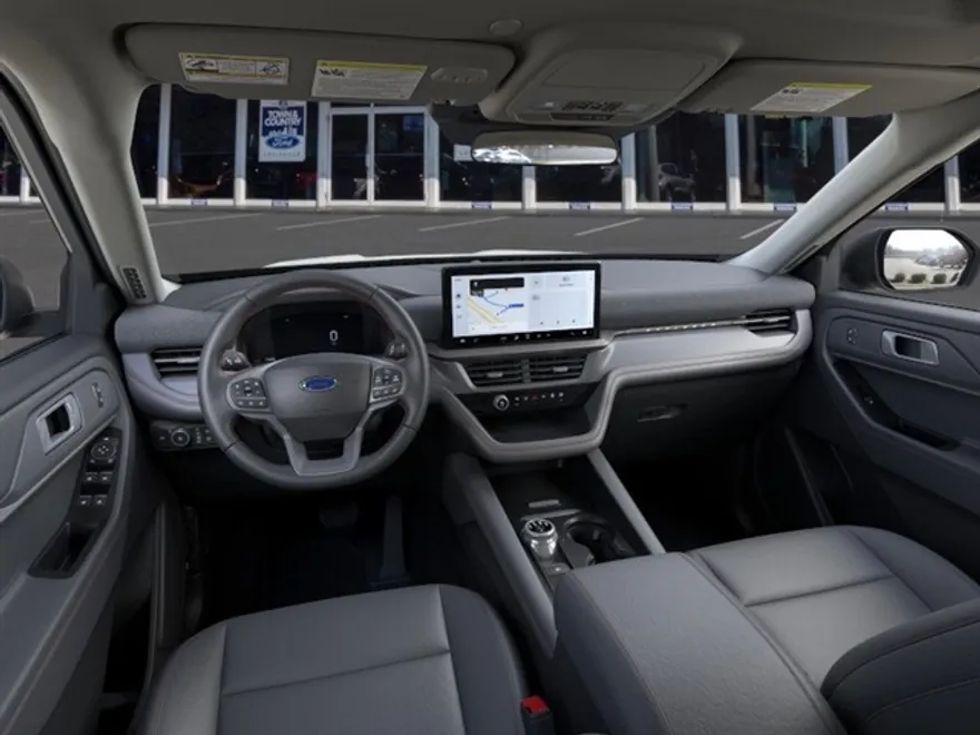 2025 Ford Explorer photo 1