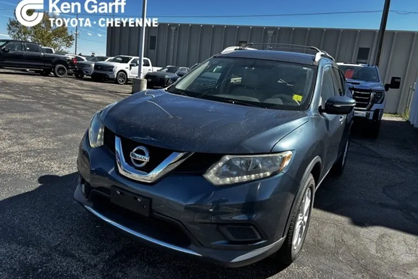 2014 Nissan Rogue SV photo 1