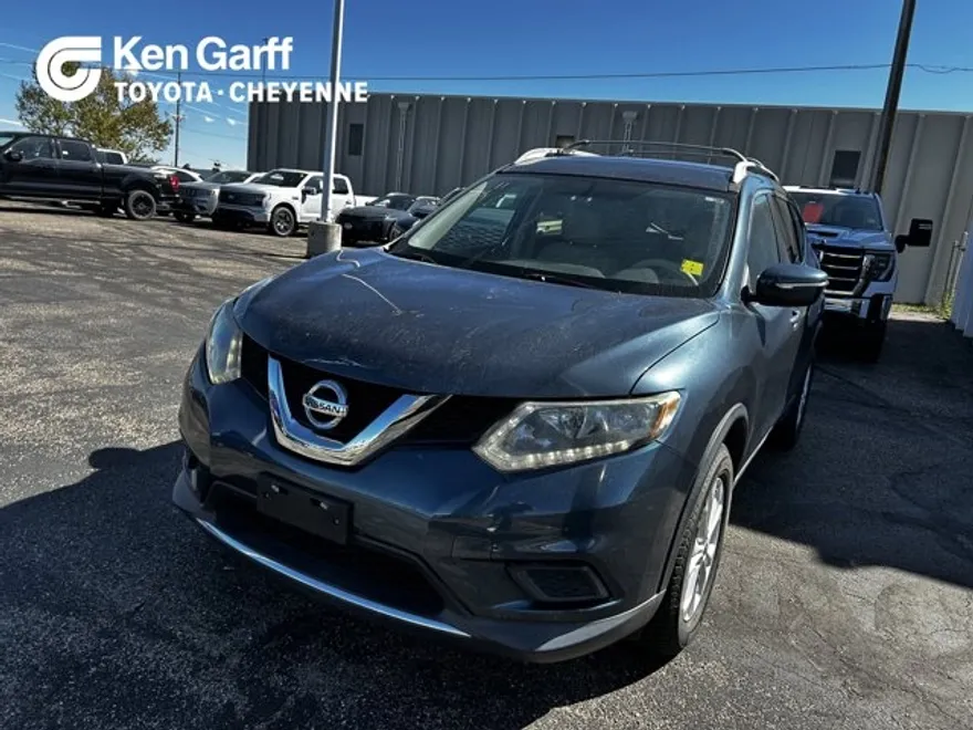 2014 Nissan Rogue SV photo 1