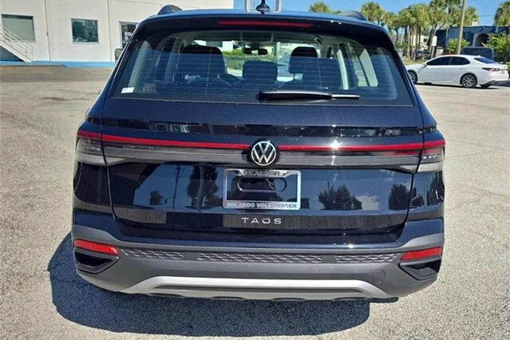 2025 Volkswagen Taos S photo 1