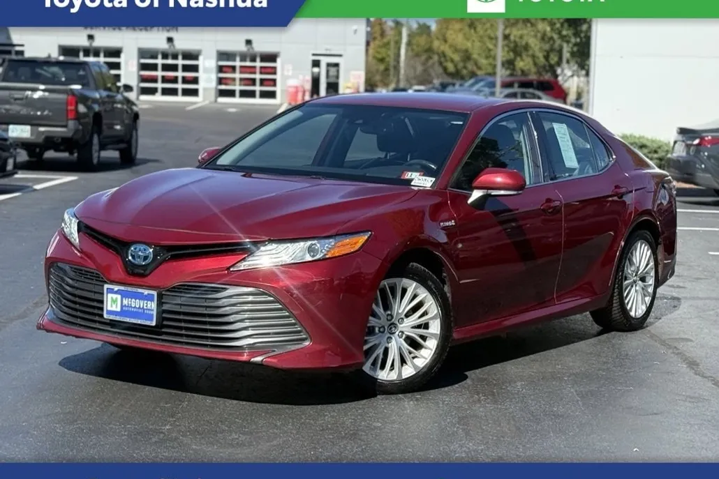 2019 Toyota Camry Hybrid XLE photo 1