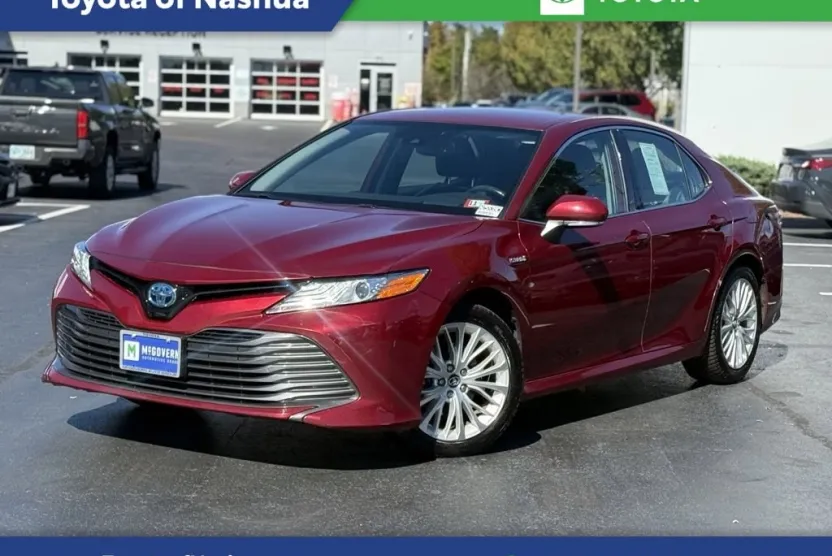 2019 Toyota Camry Hybrid XLE photo 1
