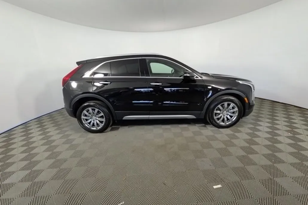 2023 Cadillac XT4 Premium Luxury photo 1