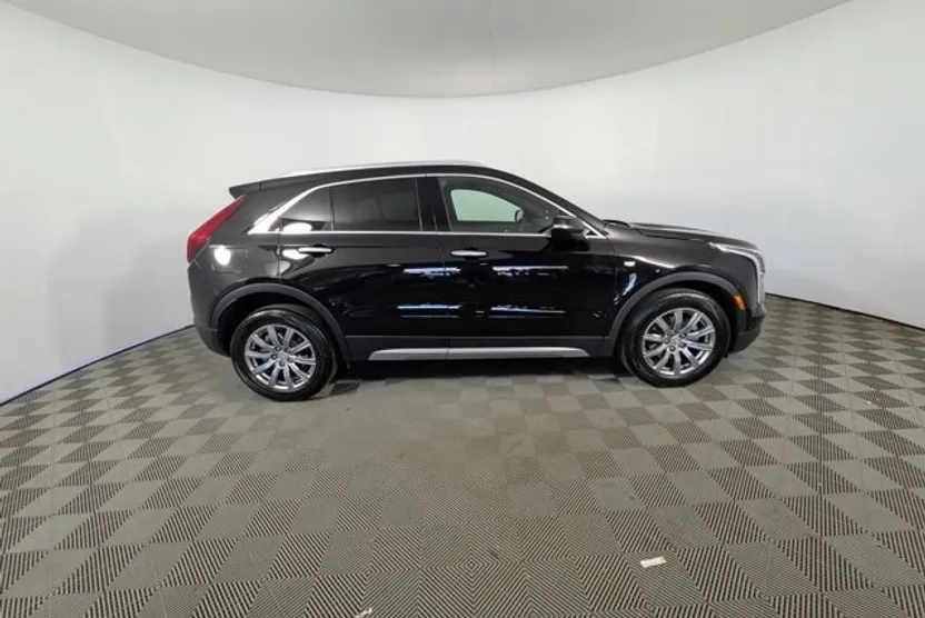 2023 Cadillac XT4 Premium Luxury photo 1