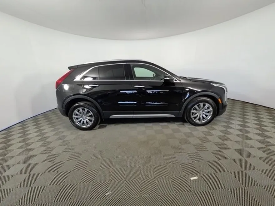 2023 Cadillac XT4 Premium Luxury photo 1