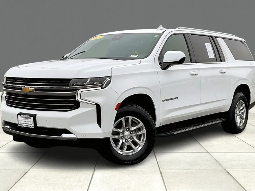2023 Chevrolet Suburban LT photo 1