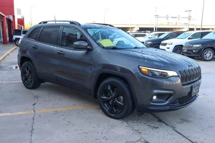 2020 Jeep Cherokee Altitude photo 1