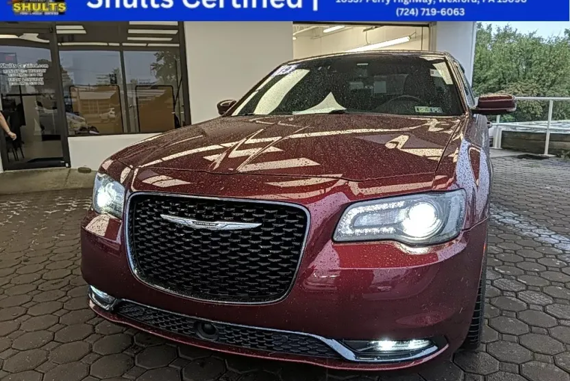 2019 Chrysler 300 S photo 1