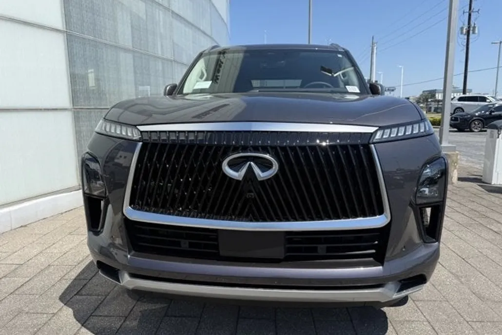 2025 Infiniti QX80 Luxe photo 1