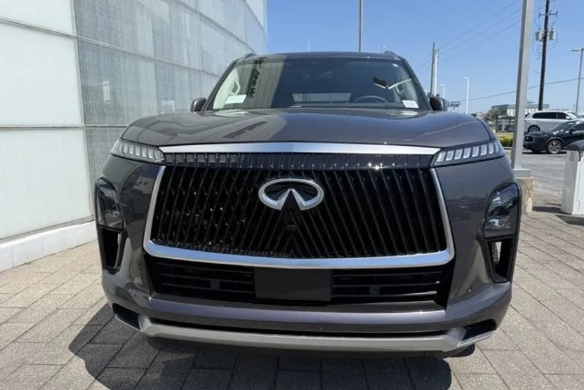 2025 Infiniti QX80 Luxe photo 1