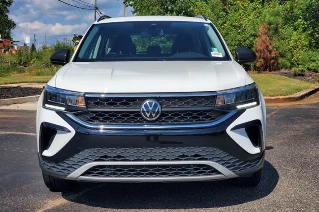 2022 Volkswagen Taos S photo 1