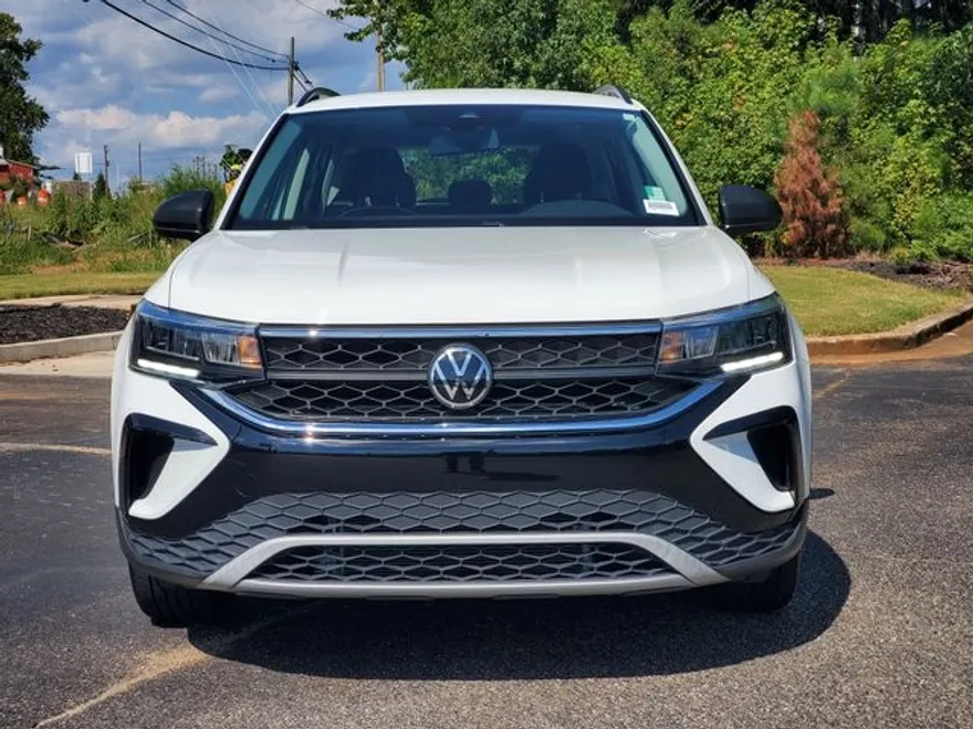 2022 Volkswagen Taos S photo 1