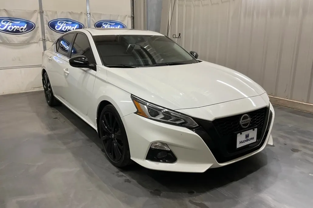 2022 Nissan Altima 2.5 SR photo 1