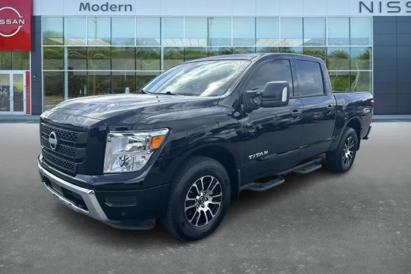 2024 Nissan Titan SV photo 1
