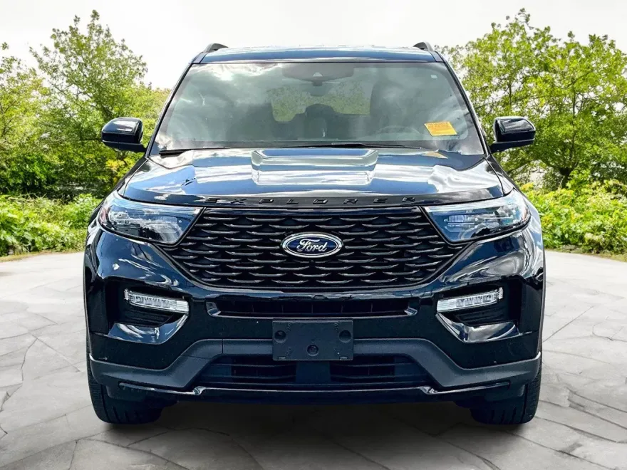 2023 Ford Explorer ST-Line photo 1