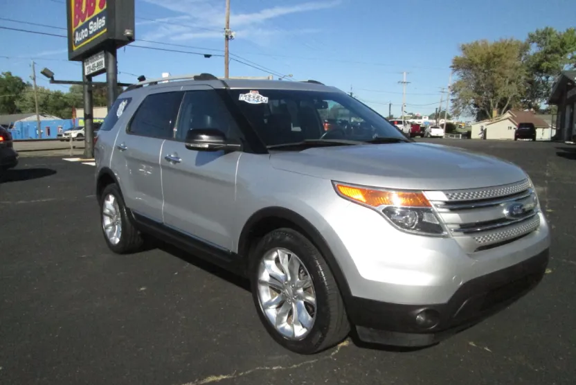 2013 Ford Explorer XLT photo 1