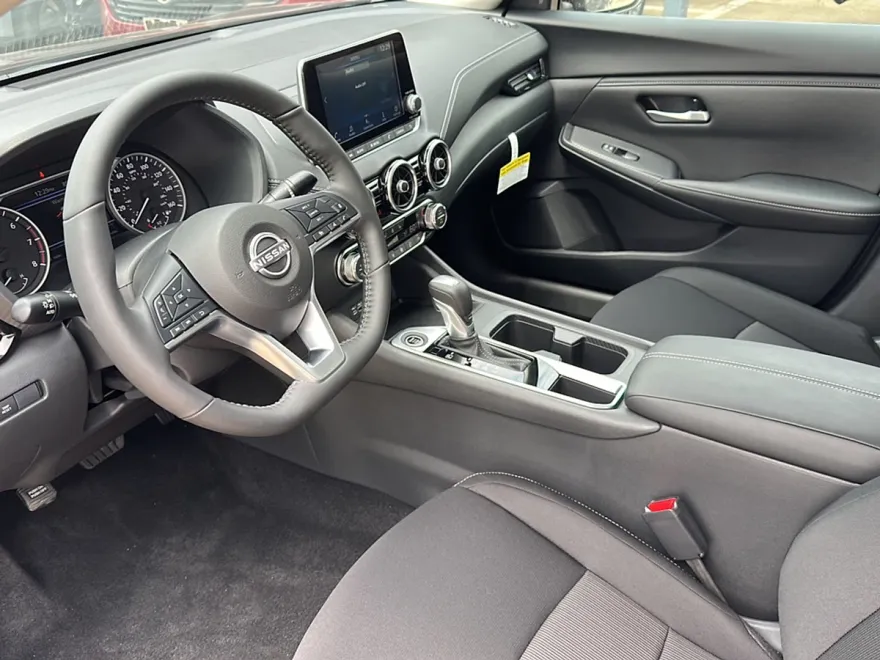 2025 Nissan Sentra SV photo 1