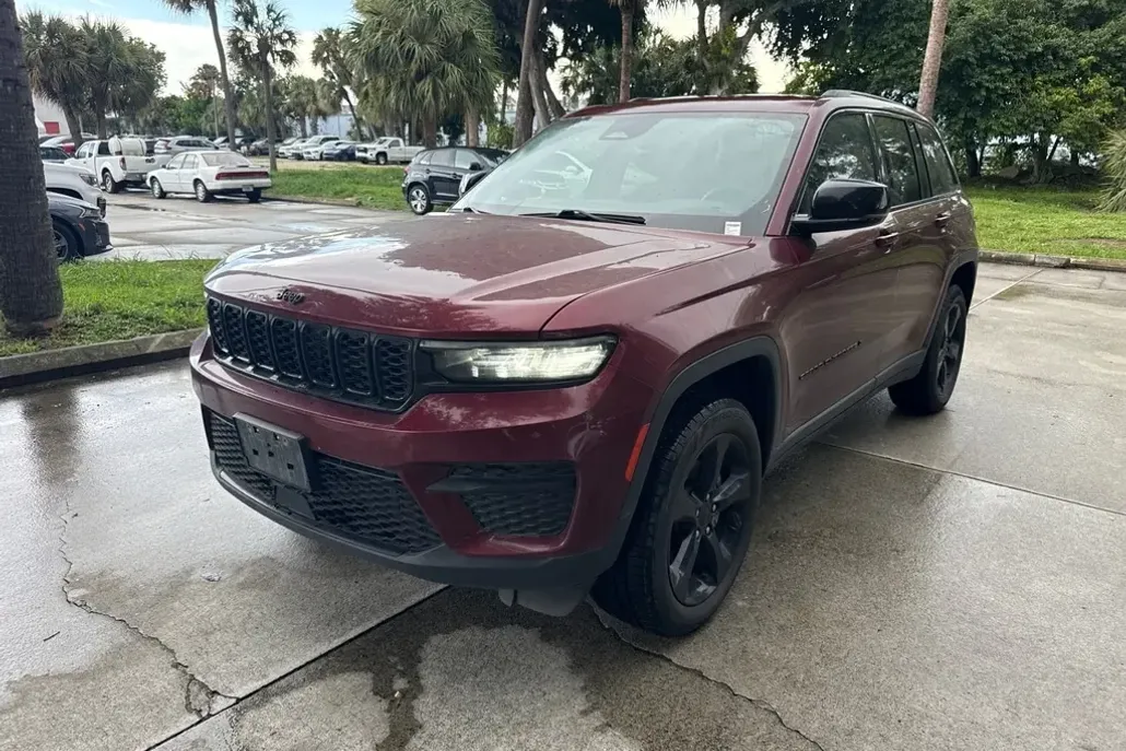 2023 Jeep Grand Cherokee Altitude photo 1
