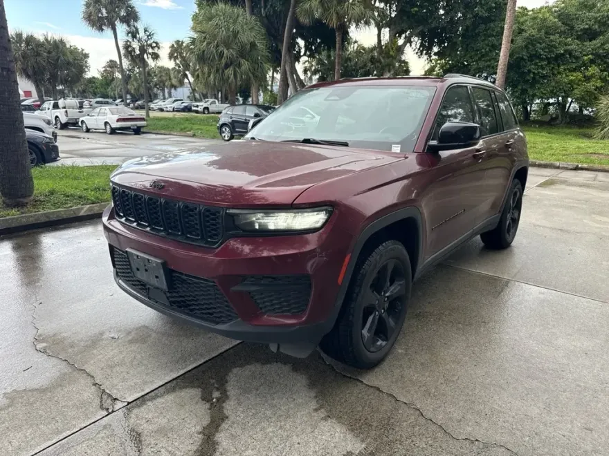 2023 Jeep Grand Cherokee Altitude photo 1