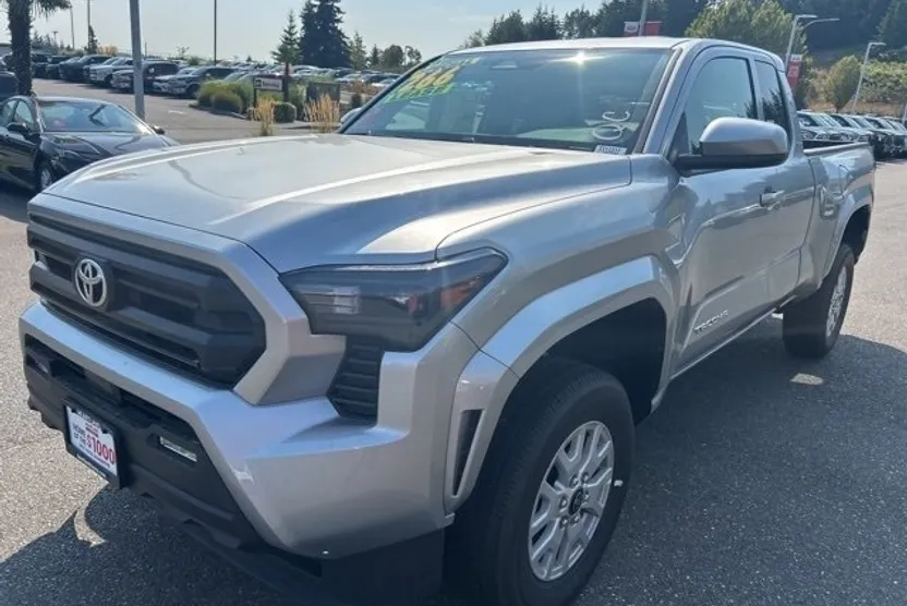 2025 Toyota Tacoma SR5 XtraCab photo 1