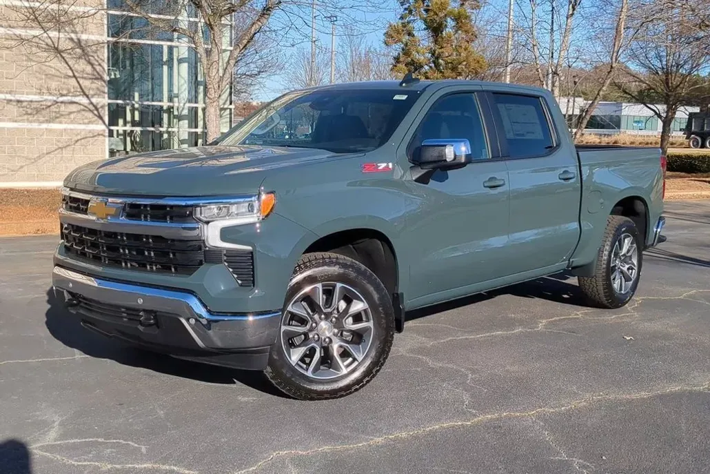 2025 Chevrolet Silverado 1500 LT photo 1