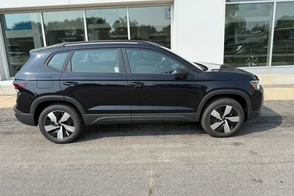 2025 Volkswagen Taos S photo 1