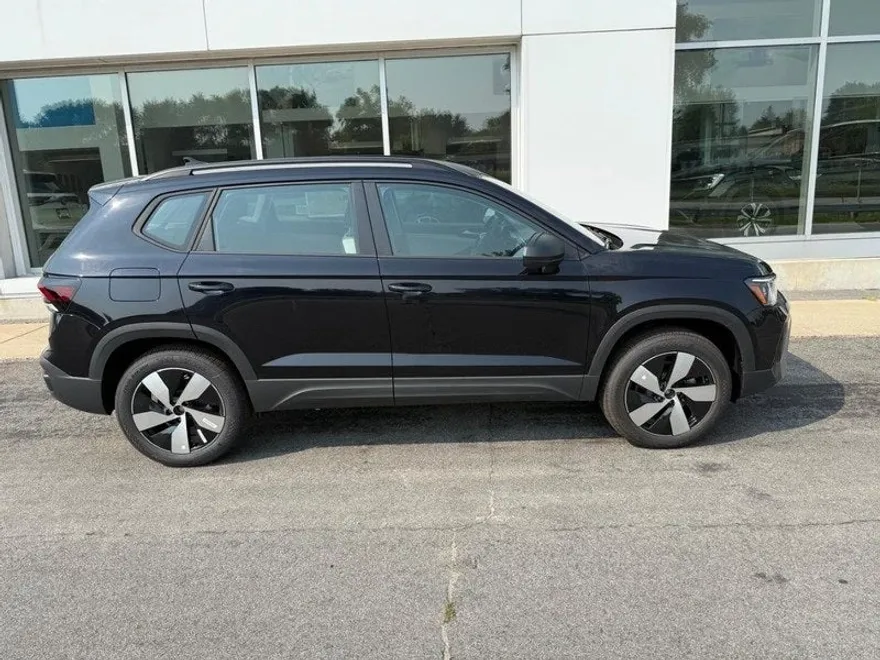 2025 Volkswagen Taos S photo 1