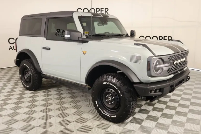 2023 Ford Bronco Badlands photo 1