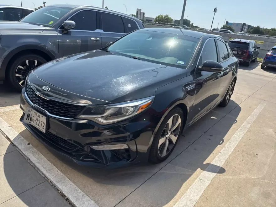 2019 Kia Optima S photo 1