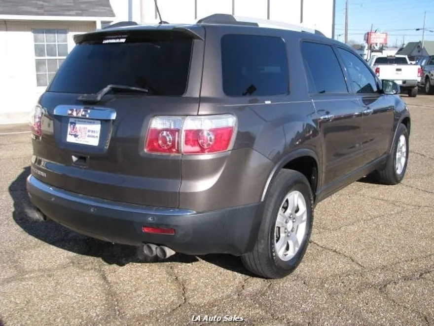 2011 Gmc Acadia SLE photo 2