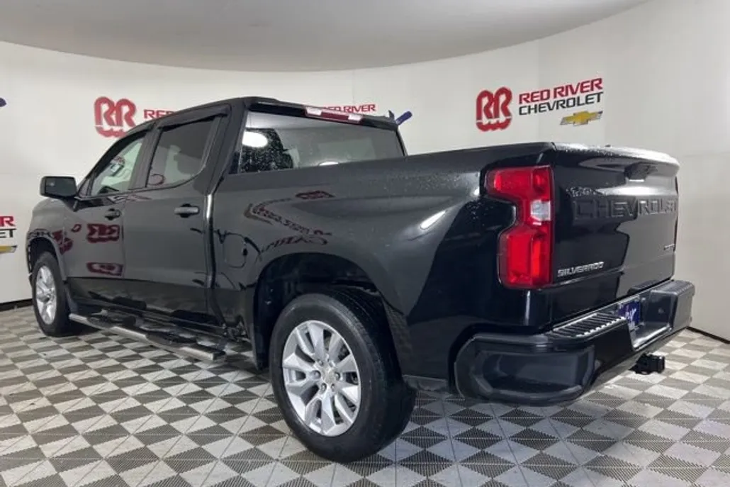 2022 Chevrolet Silverado 1500 Custom photo 1