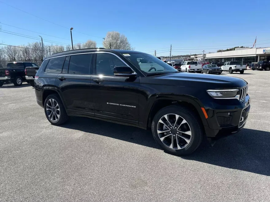 2025 Jeep Grand Cherokee Overland photo 1