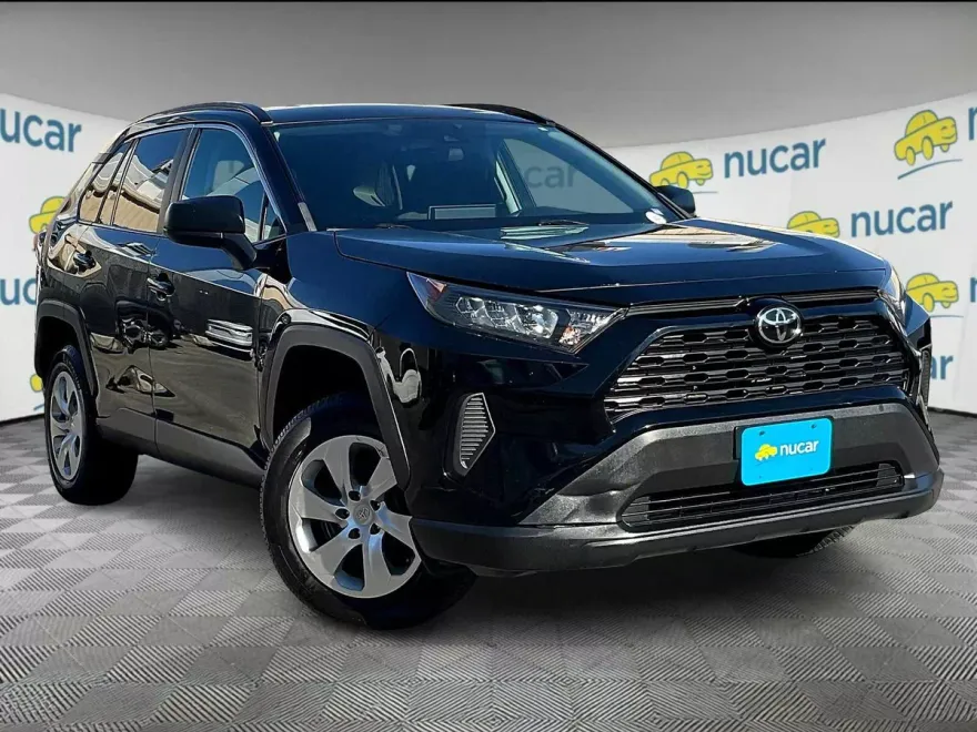 2020 Toyota RAV4 LE photo 1