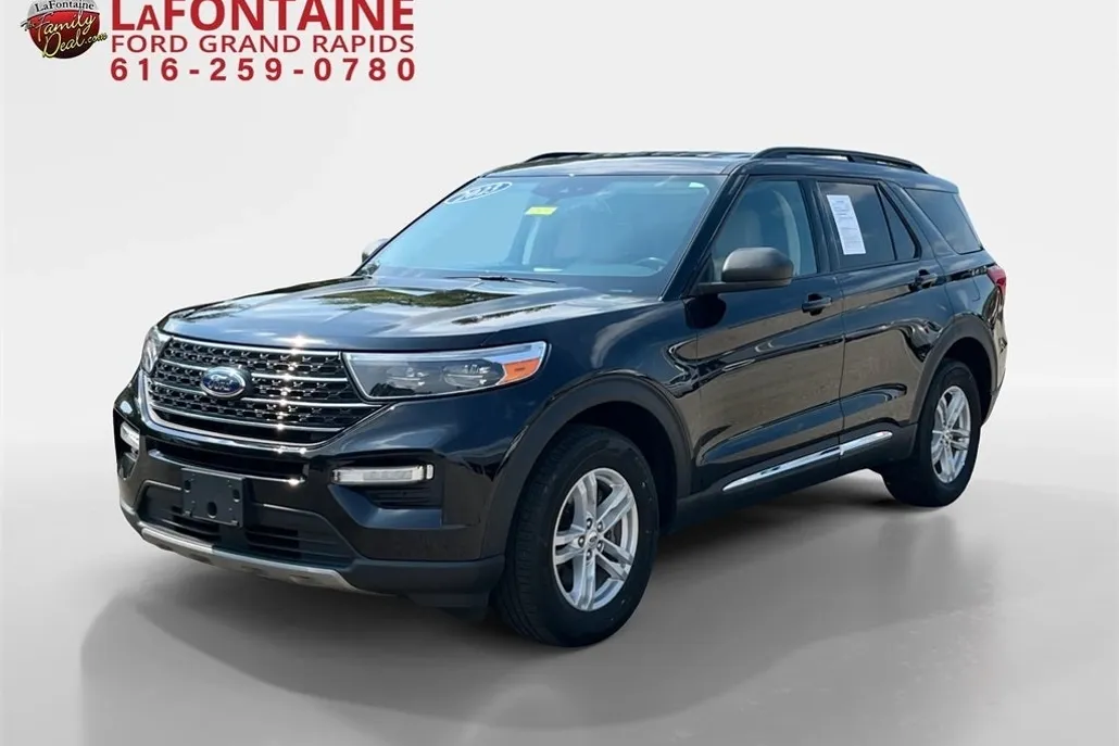 2023 Ford Explorer XLT photo 1