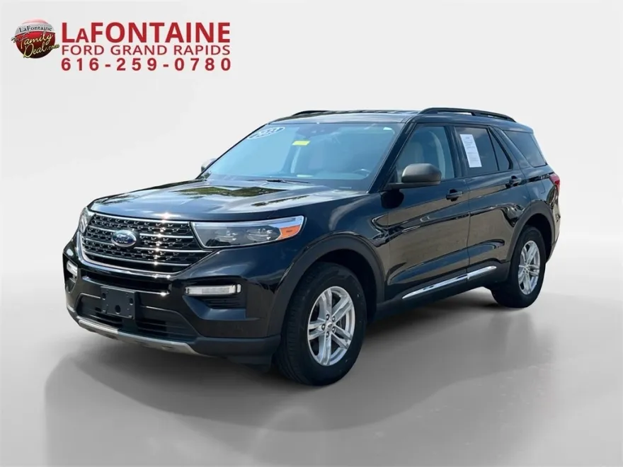 2023 Ford Explorer XLT photo 1