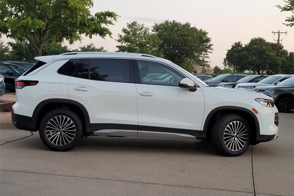 2025 Volkswagen Tiguan S photo 1