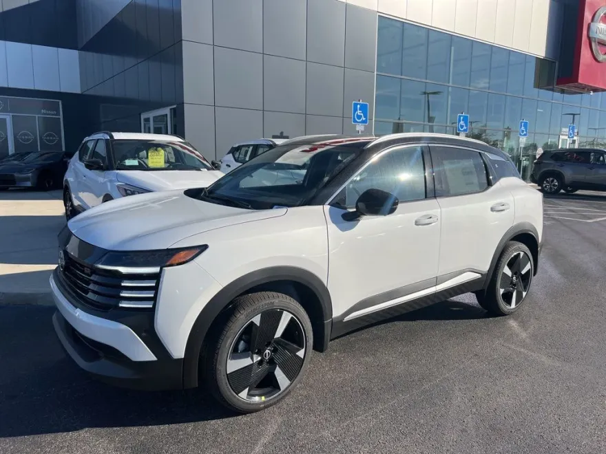 2025 Nissan Kicks SR photo 1