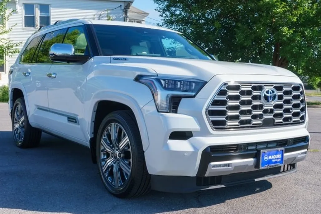 2023 Toyota Sequoia Capstone photo 1