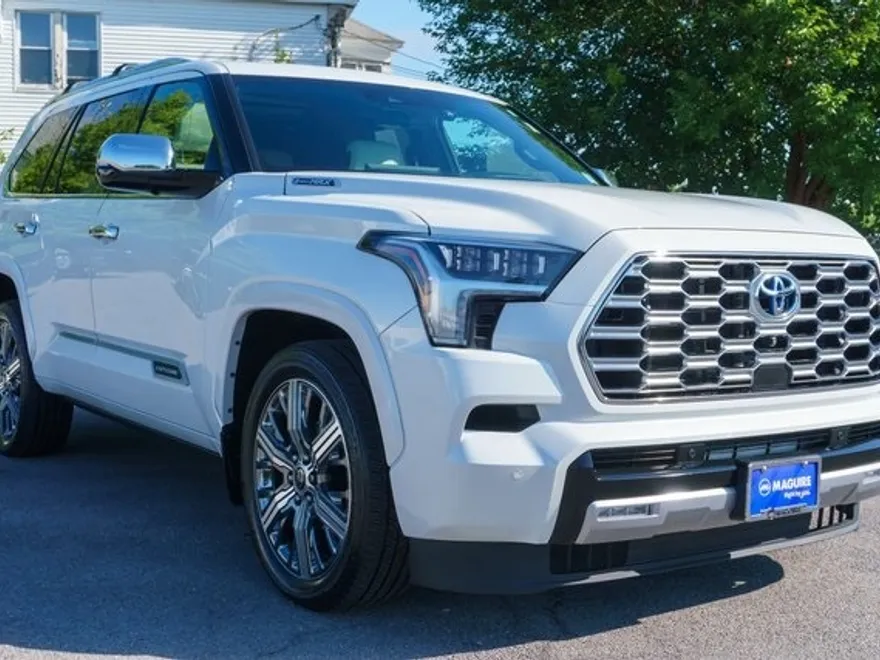 2023 Toyota Sequoia Capstone photo 1