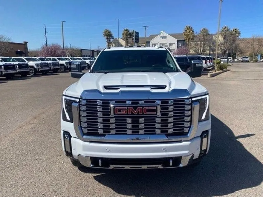 2025 Gmc Sierra 2500 HD Denali photo 2