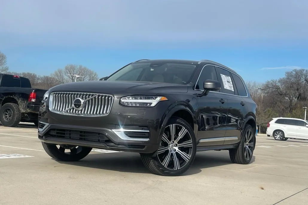 2025 Volvo XC90 T8 photo 1